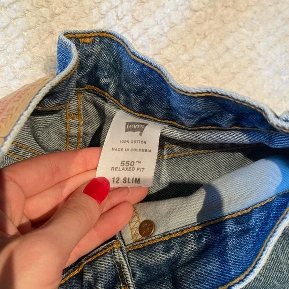 Levi's 550 Distressed High-Waisted Denim Jean Shorts Size 24 - Picture 2 of 4